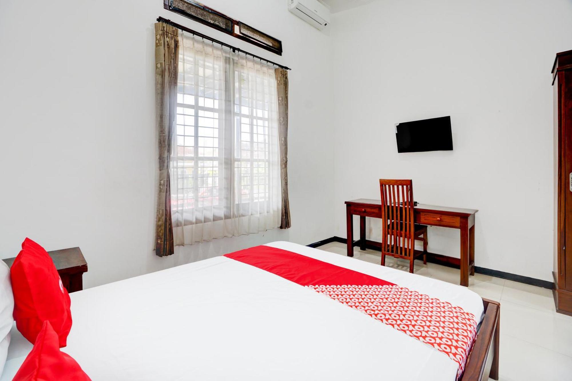 Oyo Life 93083 Nova Jaya 3 Homestay Syariah Lamongan Экстерьер фото